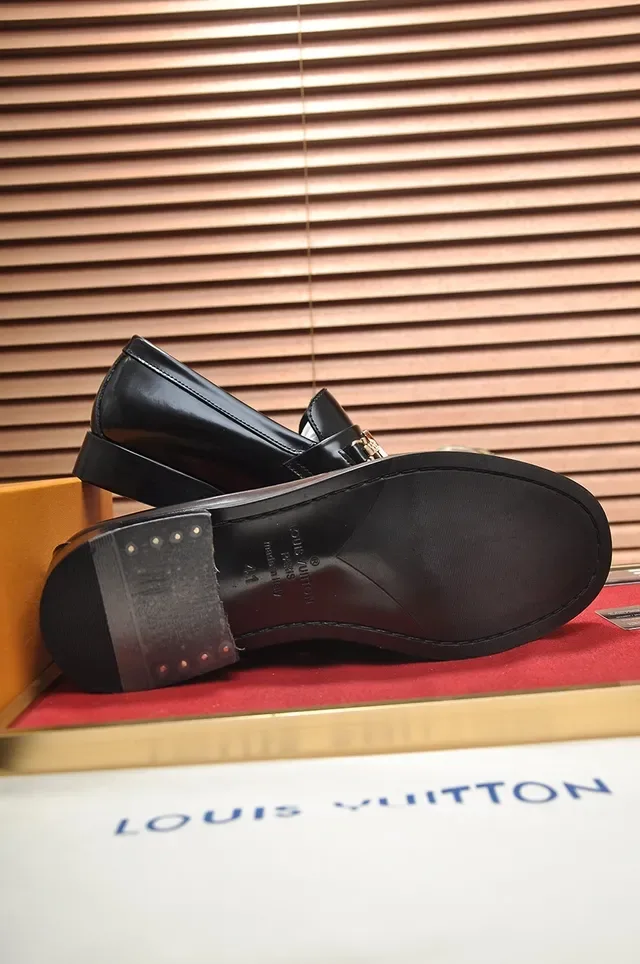 Louis Vuitton Horsebit 1955 Mocassins en cuir noir à boucle dorée 3