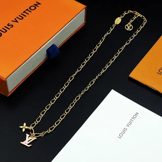 Louis Vuitton Key and Flower Charm Pearl Necklace 5
