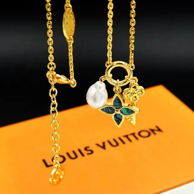Louis Vuitton Key and Flower Charm Pearl Necklace 6