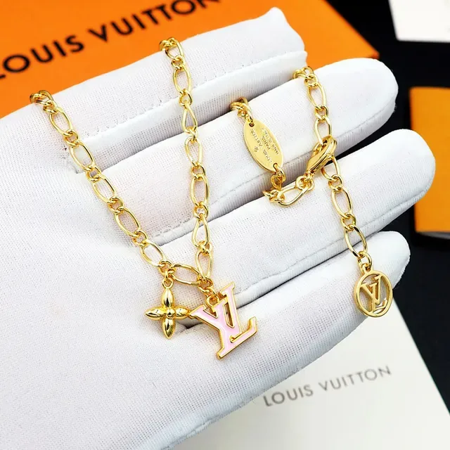 Louis Vuitton Key and Flower Charm Pearl Necklace 8
