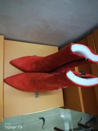 Louis Vuitton Le Cagole Rouge Blanc Suède Supérieur Panneaux en Cuir Monogrammed Bottines de Cheville 8