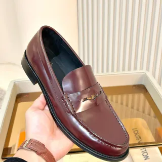 Louis Vuitton 乐福鞋 酒红色 抛光皮革