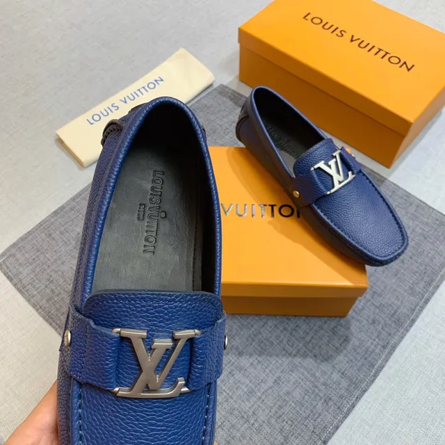 Louis Vuitton Mocassim Couro Granulado Azul Marinho Fivela de Metal Slip-On Loafers 2