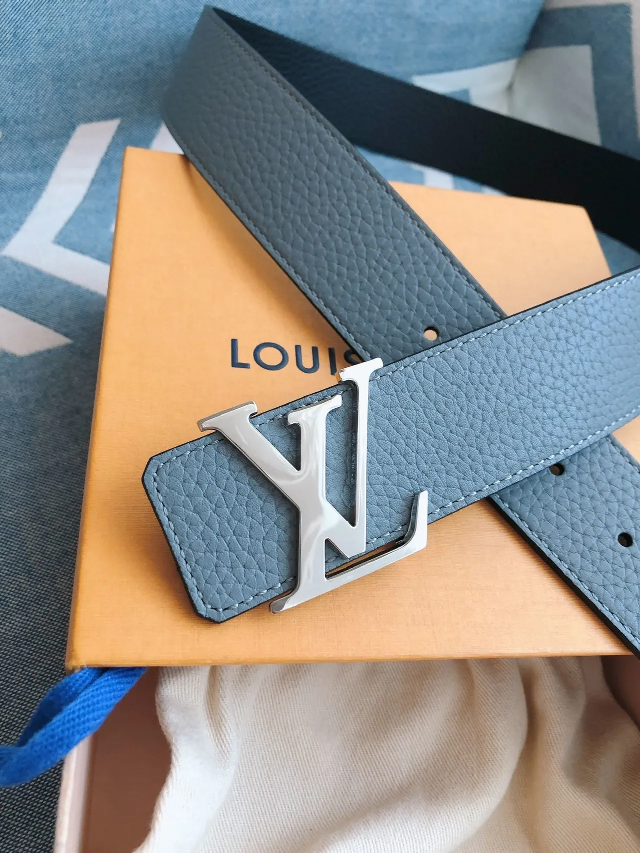 Louis Vuitton LV Belt Light Gray Pebbled Leather Belt 3
