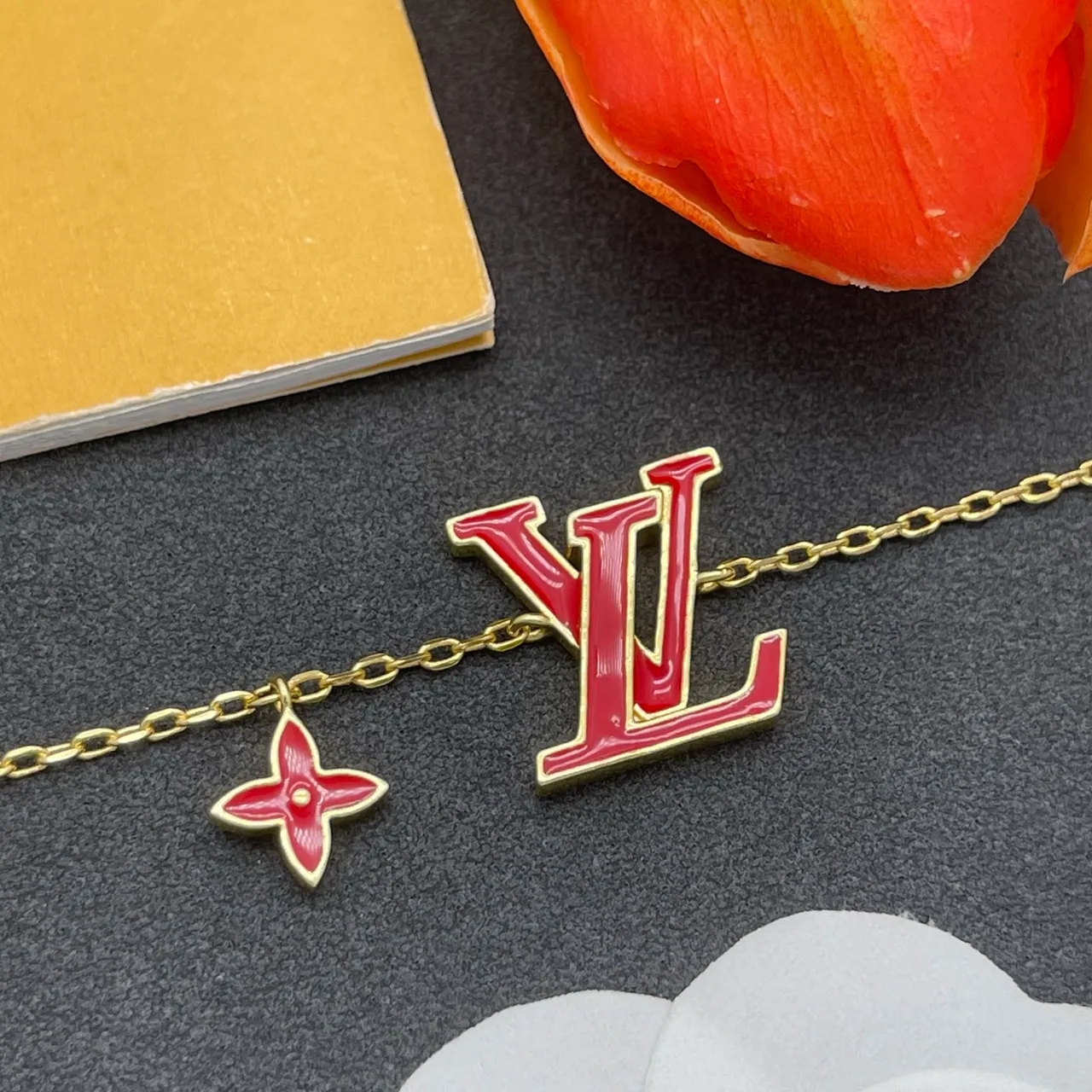 Louis Vuitton LV سوار سلسلة ذهبي رابط أحمر مينا شعار معلق سوار 7