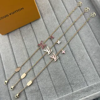 Louis Vuitton LV Monogram pulsera con charm de estrella esmaltada