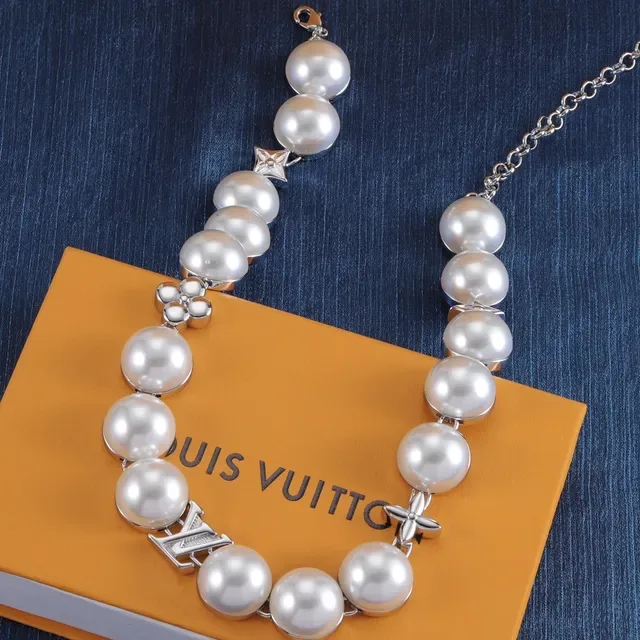 Collier de perles multi-couches Louis Vuitton LV Pearls Beige et Or 3