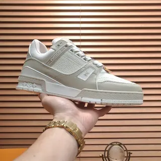 Louis Vuitton LV Trainer Beige White Camada de couro e malha superior Sola esculpida Tênis lifestyle