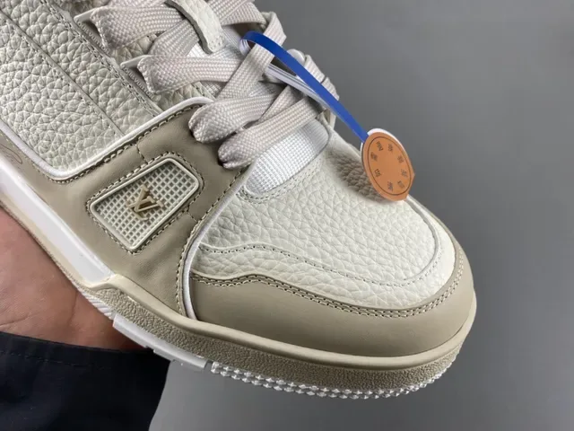 Louis Vuitton LV Trainer Beige Blanc Semelle multicouche Tissu et cuir grainé Sneakers Lifestyle 3