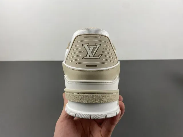 Louis Vuitton LV Trainer Beige Blanc Semelle multicouche Tissu et cuir grainé Sneakers Lifestyle 4