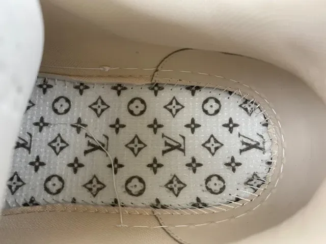 Louis Vuitton LV Trainer Beige Blanc Semelle multicouche Tissu et cuir grainé Sneakers Lifestyle 8