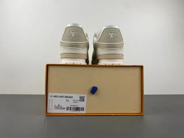 Louis Vuitton LV Trainer Beige Blanc Semelle multicouche Tissu et cuir grainé Sneakers Lifestyle 17