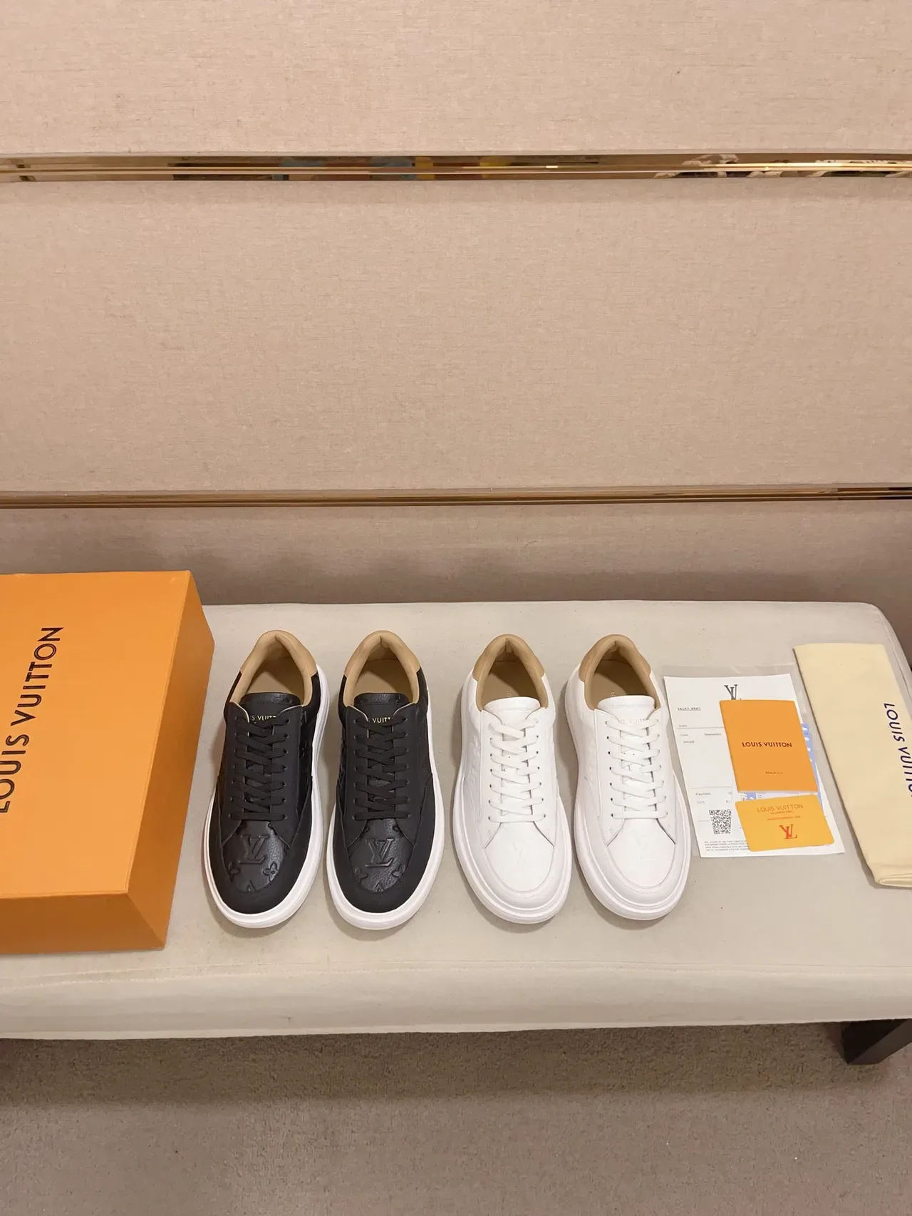 Louis Vuitton LV Trainer 黑/米色 压花蒙马特皮革 白平台鞋底 生活运动鞋 2