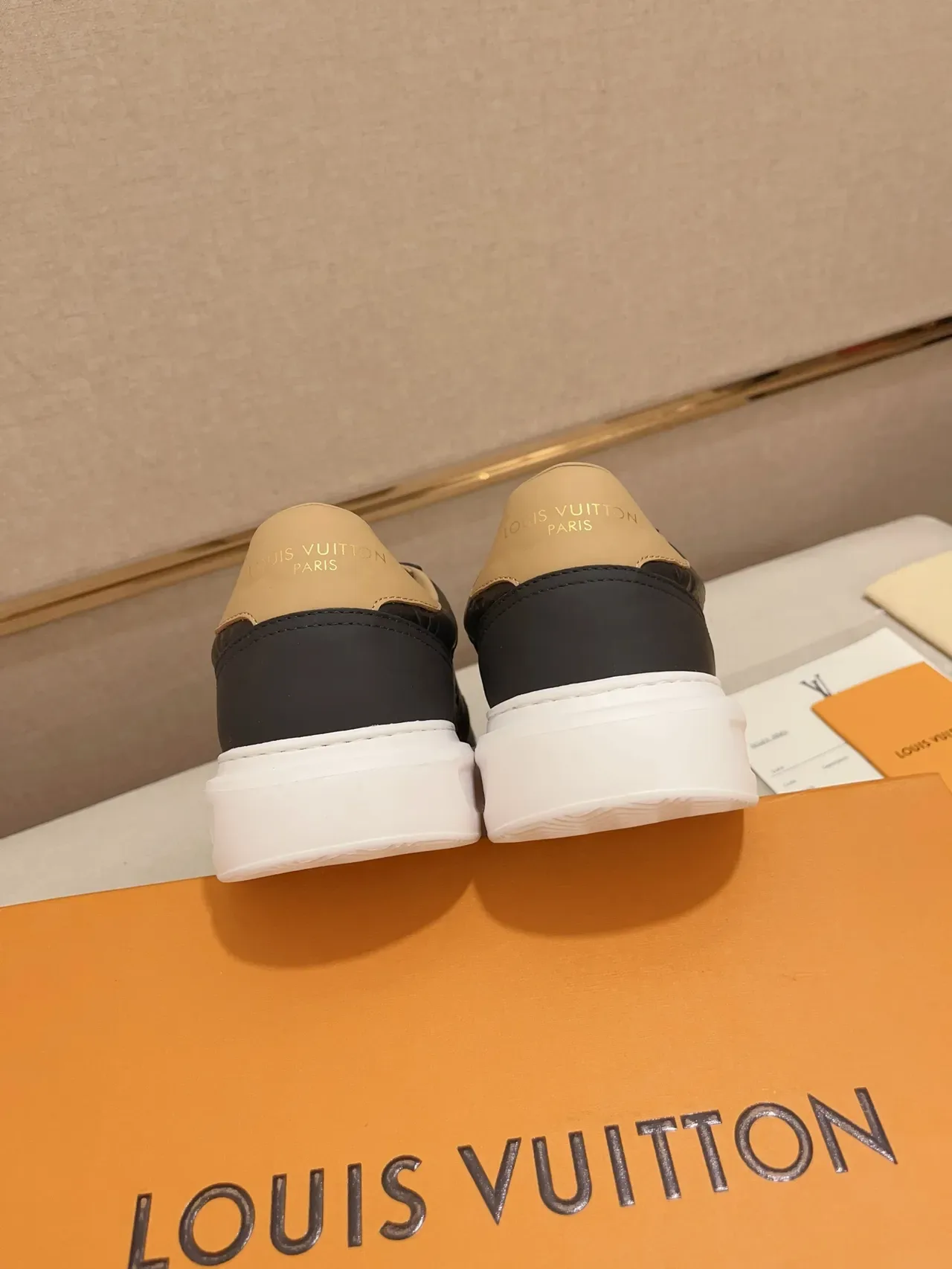 Louis Vuitton LV Trainer 黑/米色 压花蒙马特皮革 白平台鞋底 生活运动鞋 3
