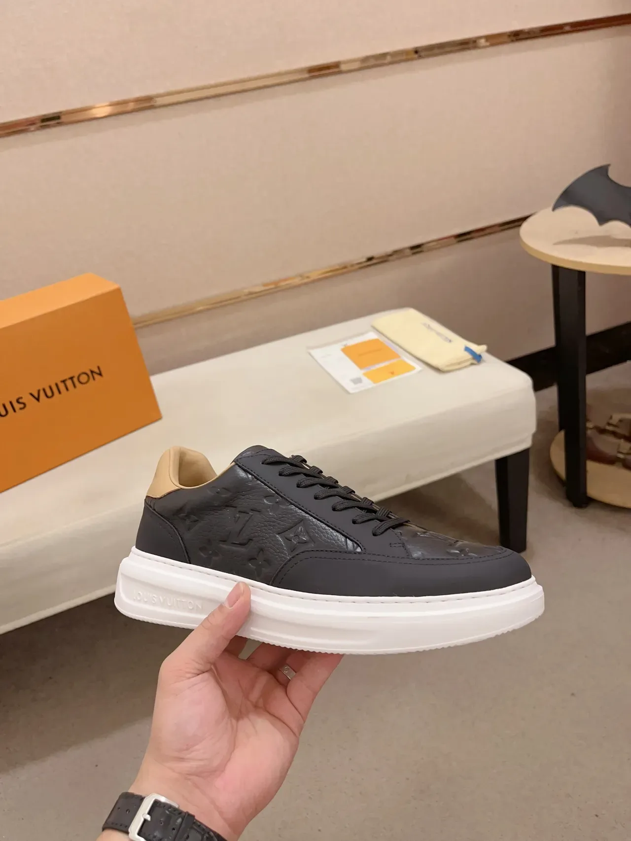 Louis Vuitton LV Trainer 黑/米色 压花蒙马特皮革 白平台鞋底 生活运动鞋 4
