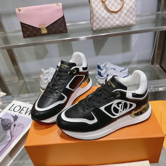 Louis Vuitton LV Trainer Noir Blanc Panneau Monogrammé Accent Talon Doré Sneakers Lifestyle 6