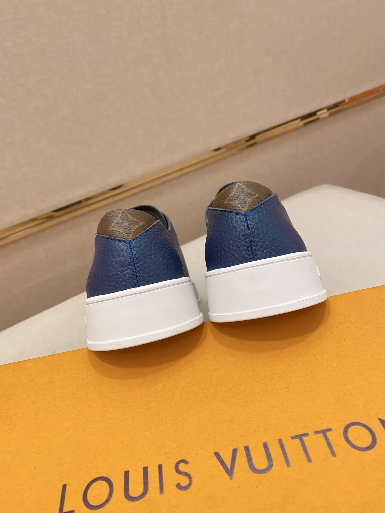 Louis Vuitton LV Trainer Chaussures Bleues Noires Cuir Granulé Supérieur Semelle Plateforme Blanche Épaisse Chaussures Lifestyle 3