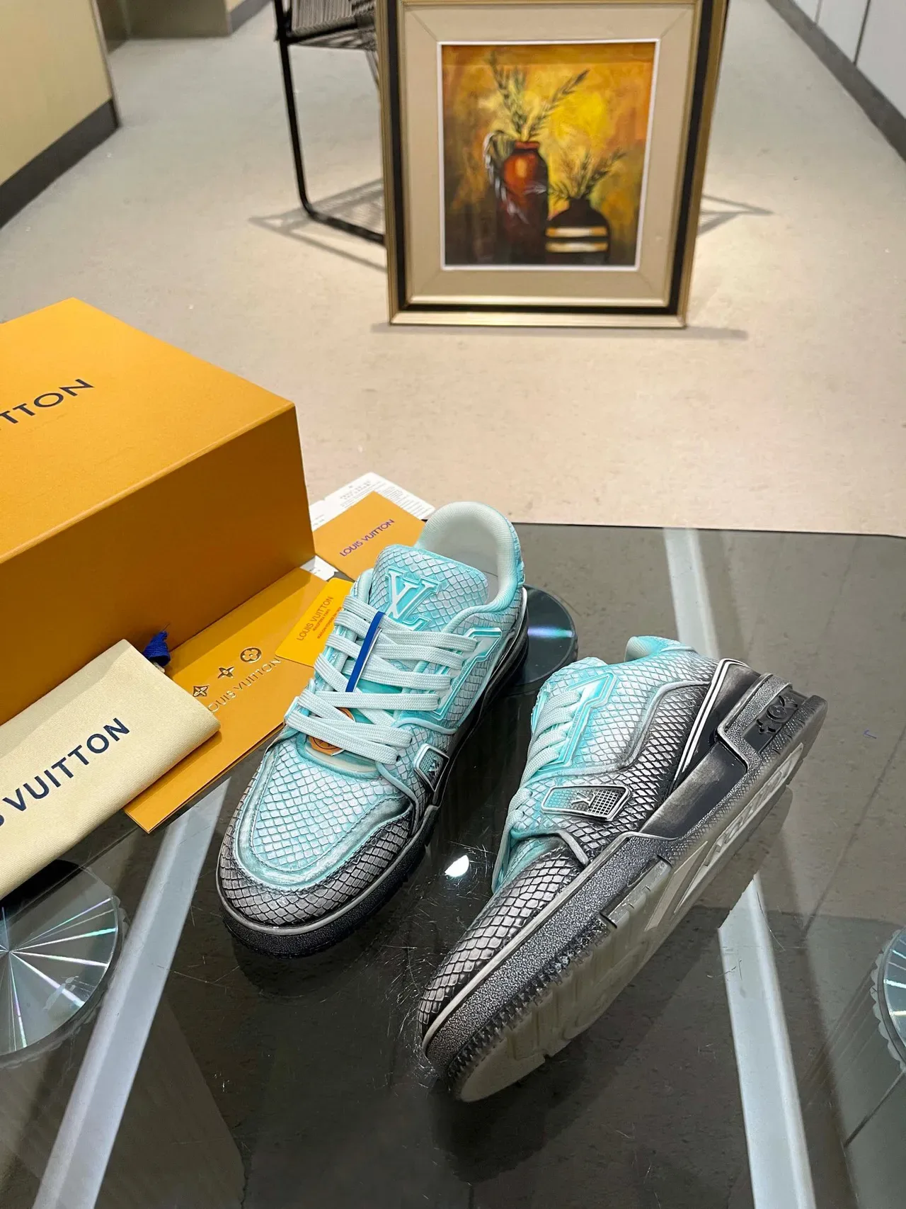 লুইস ভিত্তন LV Trainer নীল রূপালি কম উঁচু সাপ-এমবসড চামড়া লাইফস্টাইল স্নিকার 2