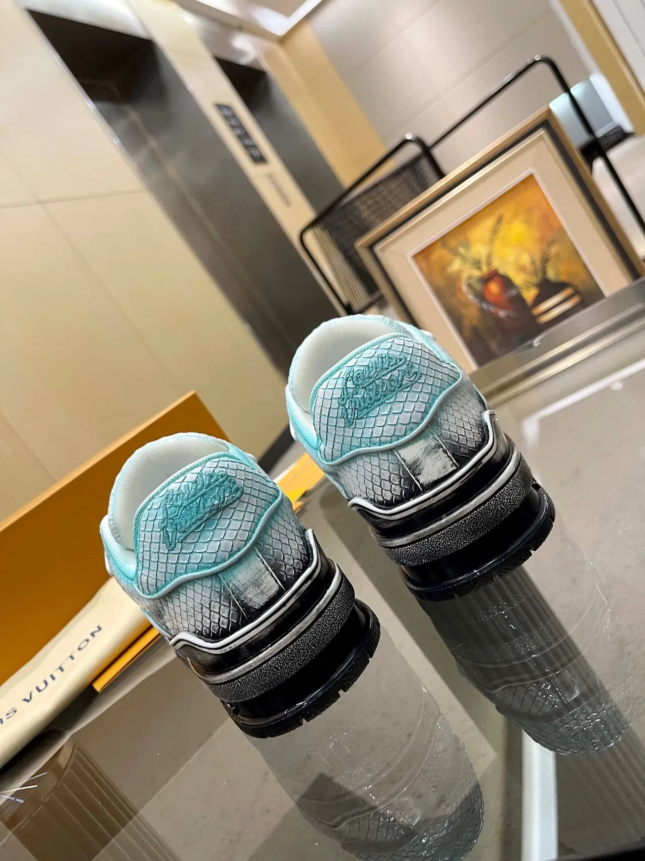 লুইস ভিত্তন LV Trainer নীল রূপালি কম উঁচু সাপ-এমবসড চামড়া লাইফস্টাইল স্নিকার 3