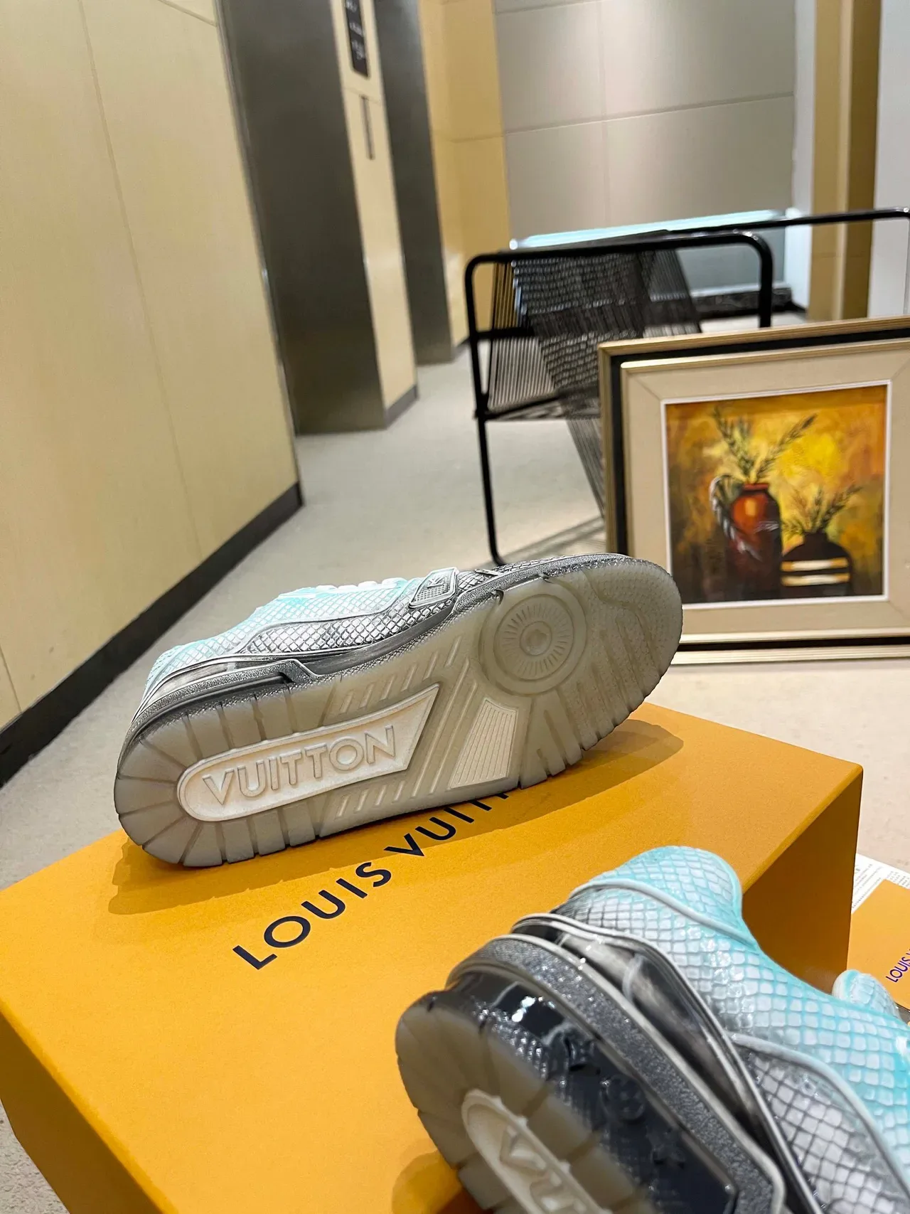 লুইস ভিত্তন LV Trainer নীল রূপালি কম উঁচু সাপ-এমবসড চামড়া লাইফস্টাইল স্নিকার 4
