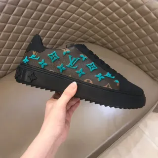 Louis Vuitton LV Trainer Marrón Azul Monograma Lona Turquesa Bordados Logotipos Estilo de Vida Zapatillas