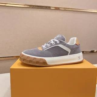 Louis Vuitton LV Trainer Gris Beige Ante Superior Esculpido Suela Media Blanca Sneakers Lifestyle