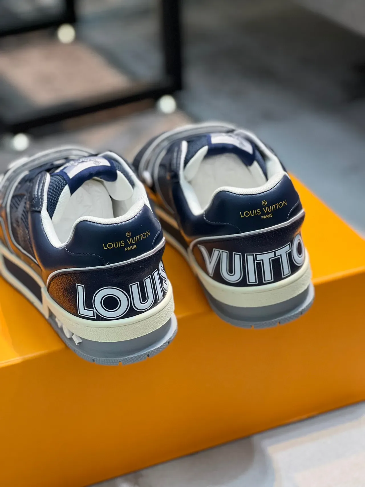 路易威登 LV Trainer 海军白 低帮 印花带 生活运动鞋 2
