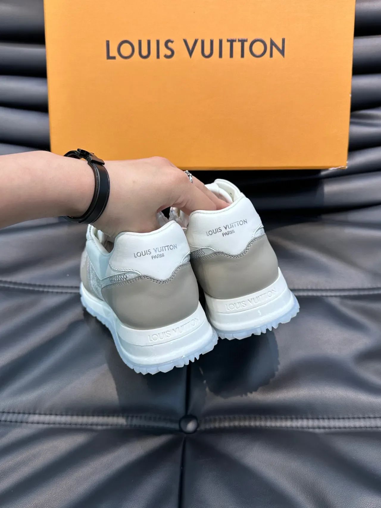 Louis Vuitton LV Trainer Tênis Lifestyle Branco Bege Low-Top Malha e Couro Panelado 2