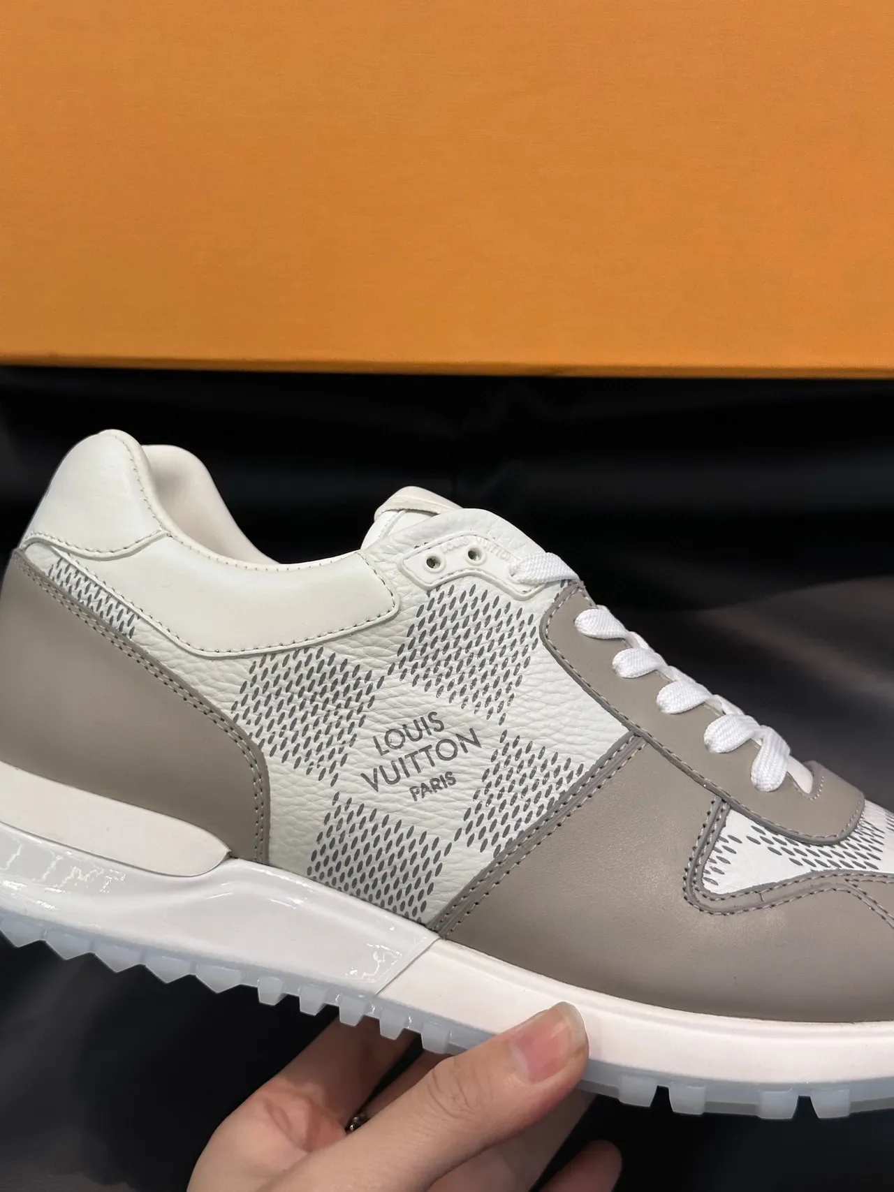 Louis Vuitton LV Trainer Tênis Lifestyle Branco Bege Low-Top Malha e Couro Panelado 3