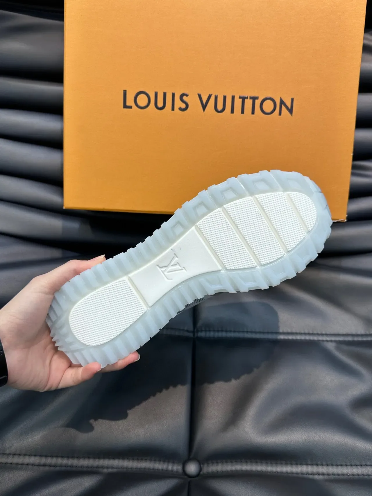 Louis Vuitton LV Trainer Tênis Lifestyle Branco Bege Low-Top Malha e Couro Panelado 4