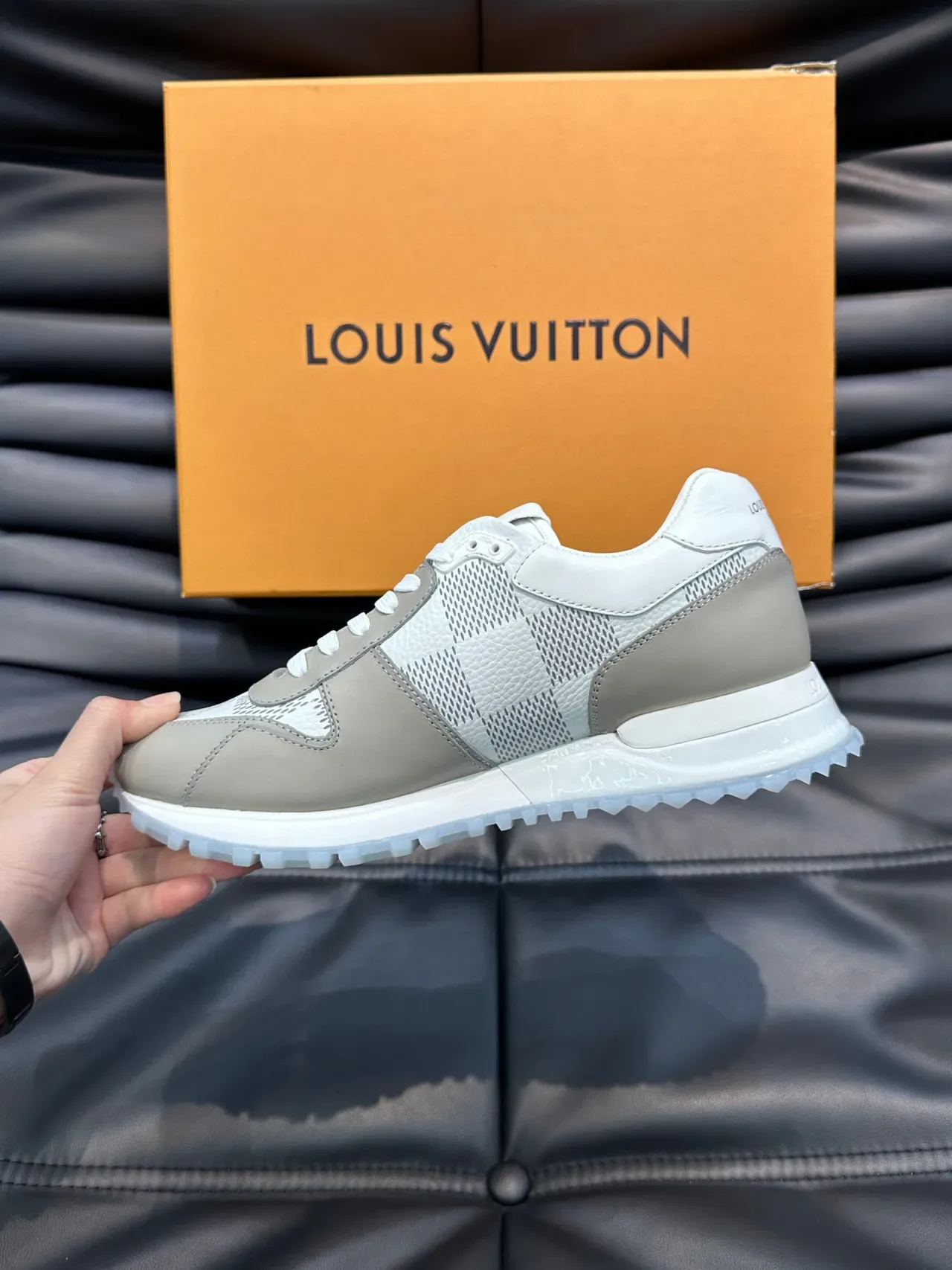 Louis Vuitton LV Trainer Tênis Lifestyle Branco Bege Low-Top Malha e Couro Panelado 5