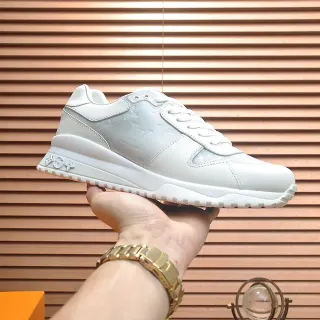 Louis Vuitton LV Trainer Zapatillas Lifestyle Blancas con Monograma de Cuero Esculpido con Suela Texturizada