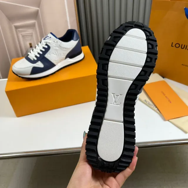 Louis Vuitton LV Trainer Sneakers Lifestyle Blanc et Navy Cuir Monogram Panneaux Bloqués de Couleur 2