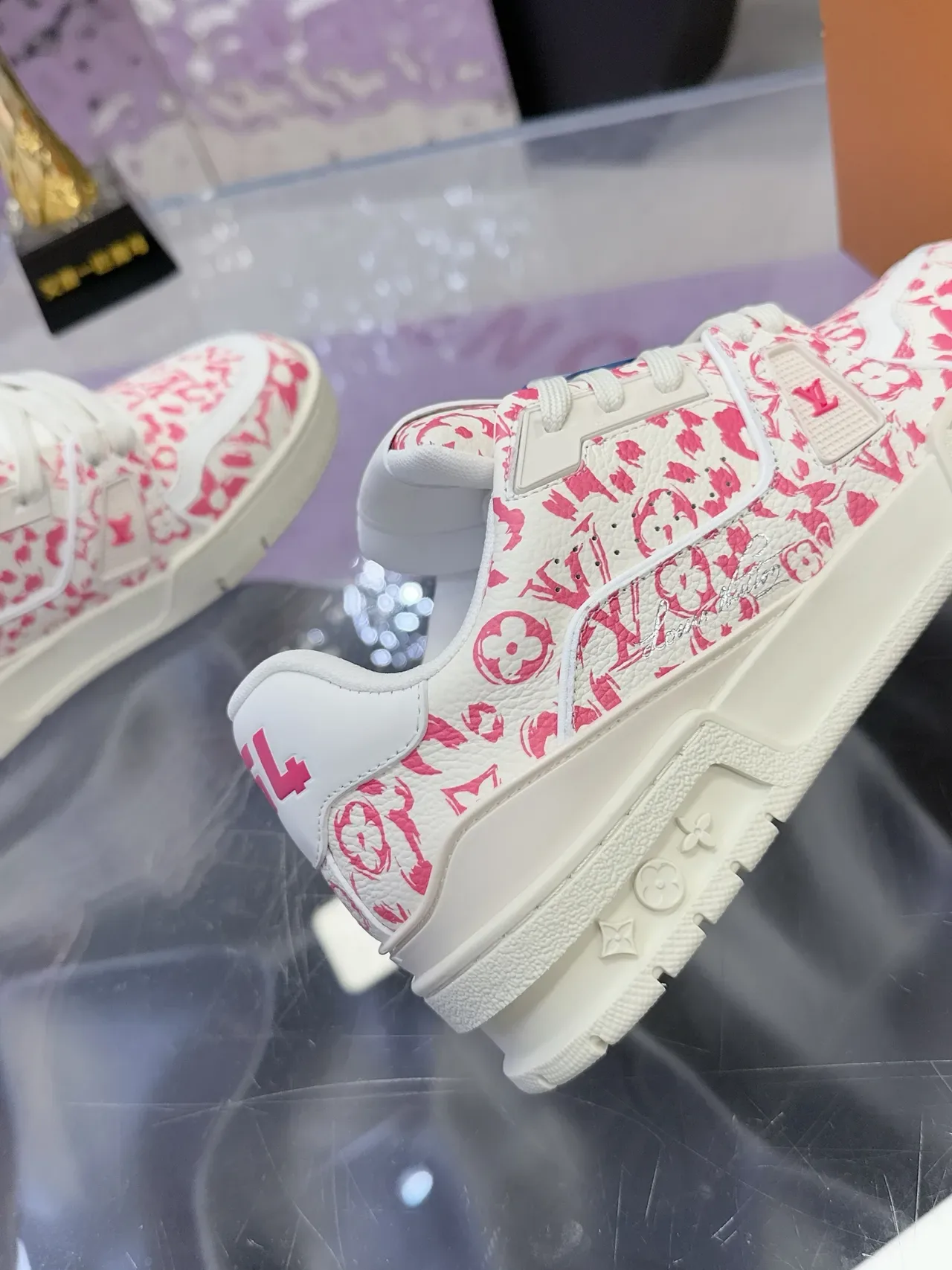 Louis Vuitton LV Trainer Sneakers Lifestyle Blancs Roses Low-Top Semelle Chunky 3