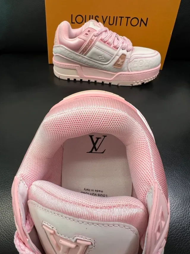 লুই ভিটন LV Trainer সাদা গোলাপি মোনোগ্রাম-এমবসড লেদার চাঙ্কি প্ল্যাটফর্ম সোল লাইফস্টাইল স্নিকার 4