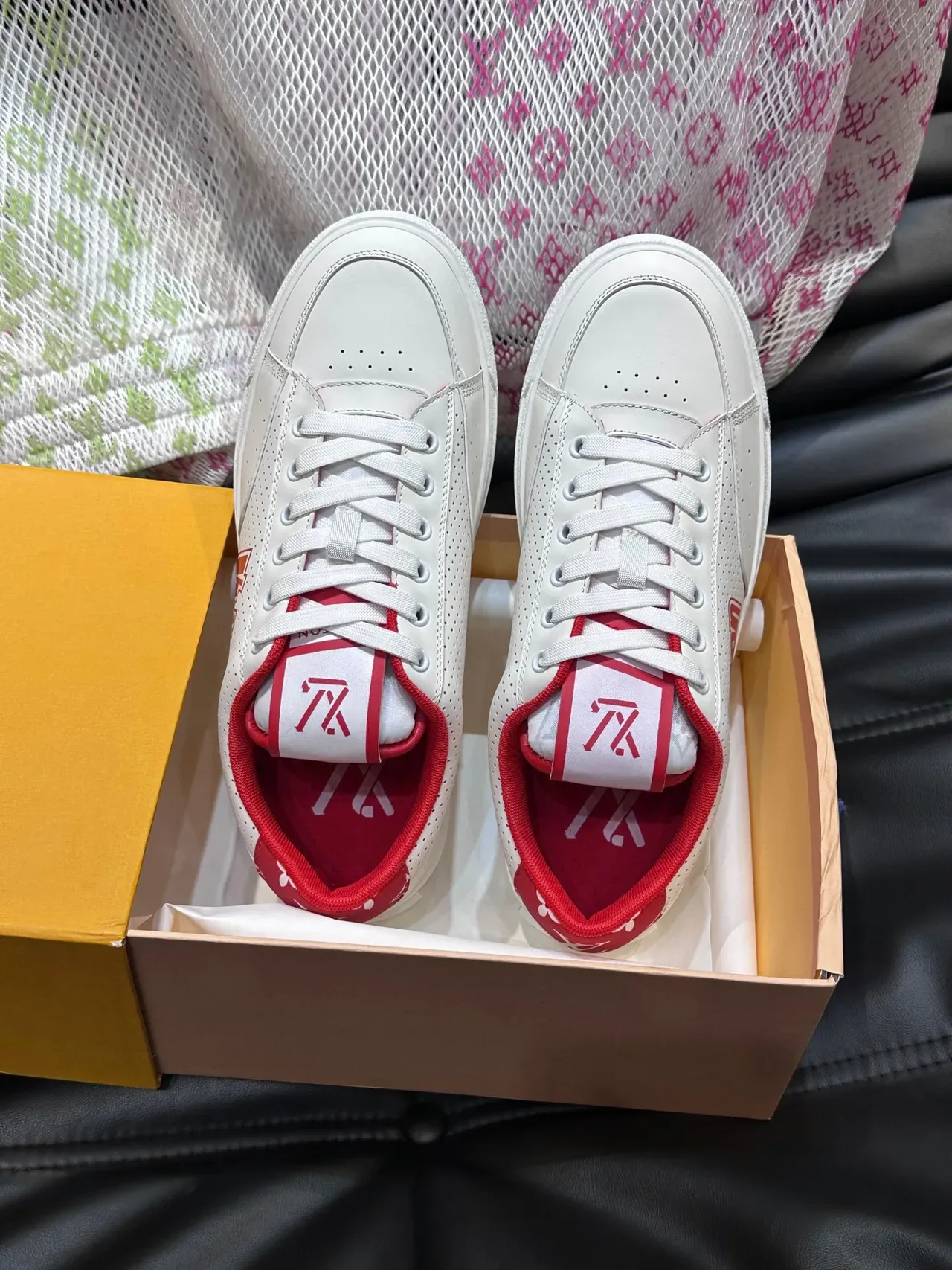 Louis Vuitton LV Trainer সাদা লাল পরফোরেটেড লেদার লো-টপ লাইফস্টাইল স্নিকার 4