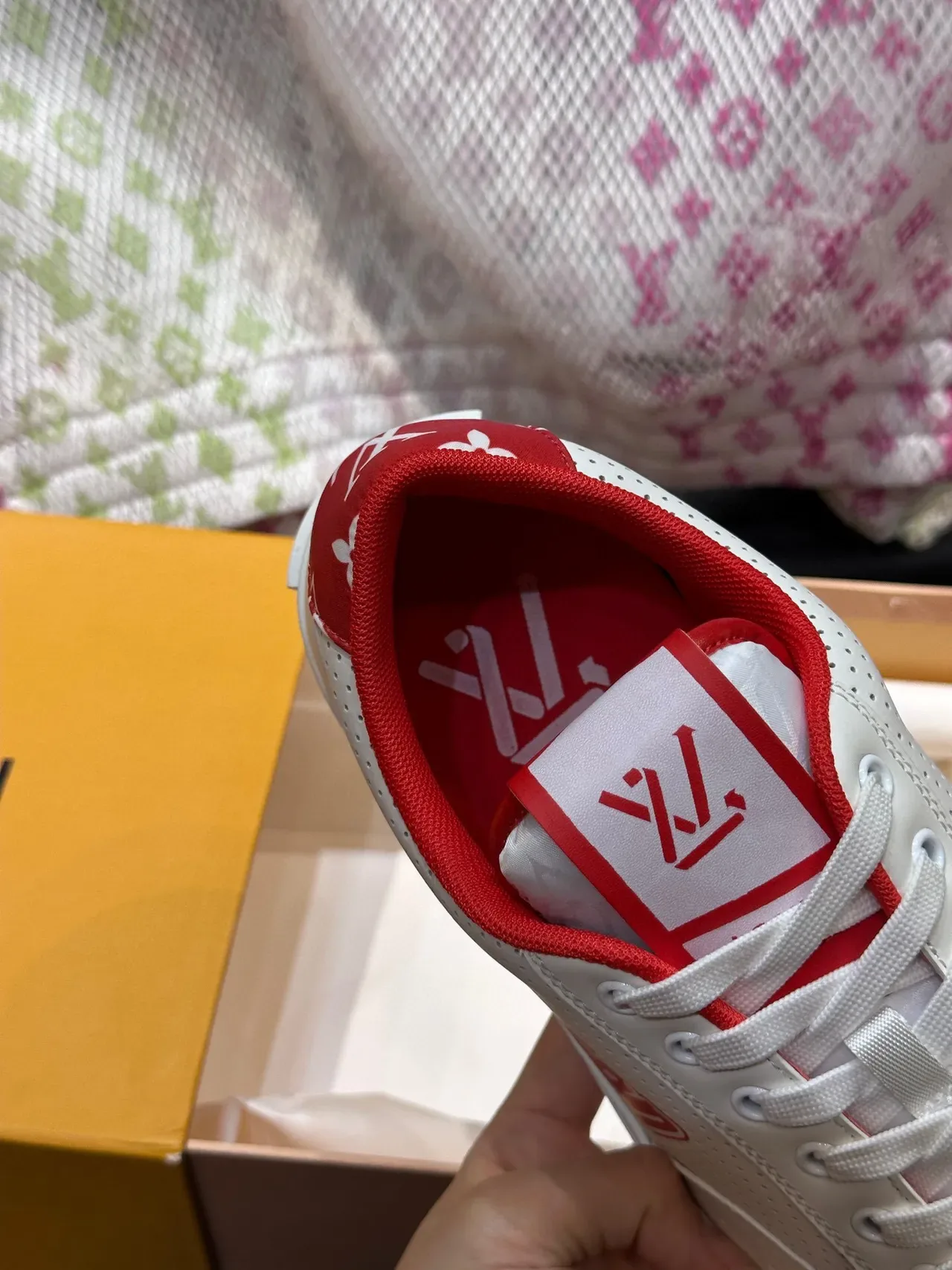 Louis Vuitton LV Trainer সাদা লাল পরফোরেটেড লেদার লো-টপ লাইফস্টাইল স্নিকার 8