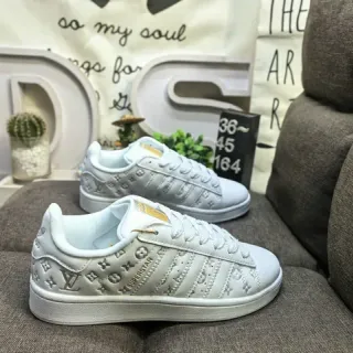 Louis Vuitton LV Trainer zapatillas lifestyle blancas plateadas con estampado de monograma en cuero superior con punta perforada