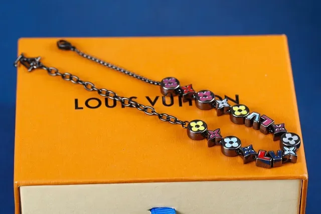 Louis Vuitton Monogram Beads Black Multicolor Beaded Enamel-Charm Necklace 3