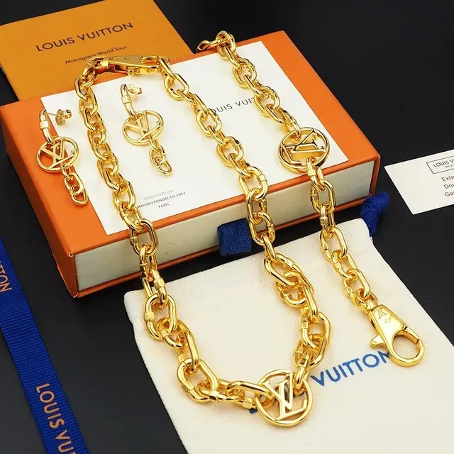 Louis Vuitton Monogram Chain Gold Chunky Oval-Link Pendant Necklace 2
