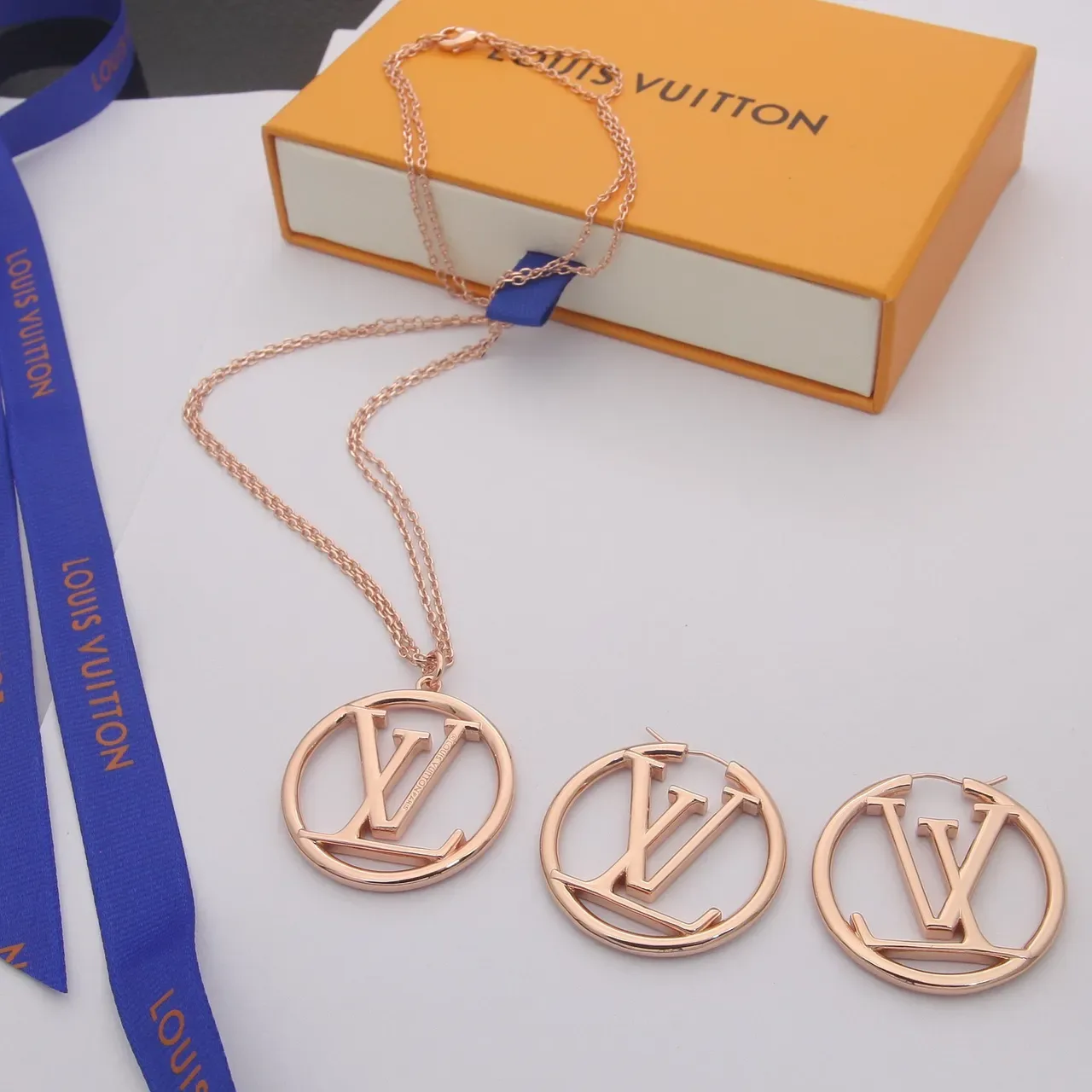 Louis Vuitton Monogram Circle Rose-Gold Pendant Necklace 5