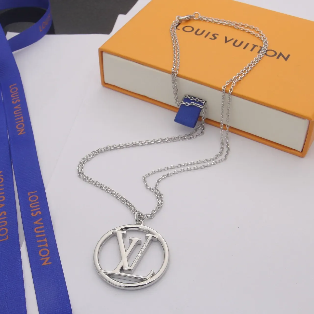 Louis Vuitton Monogram Circle Rose-Gold Pendant Necklace 7