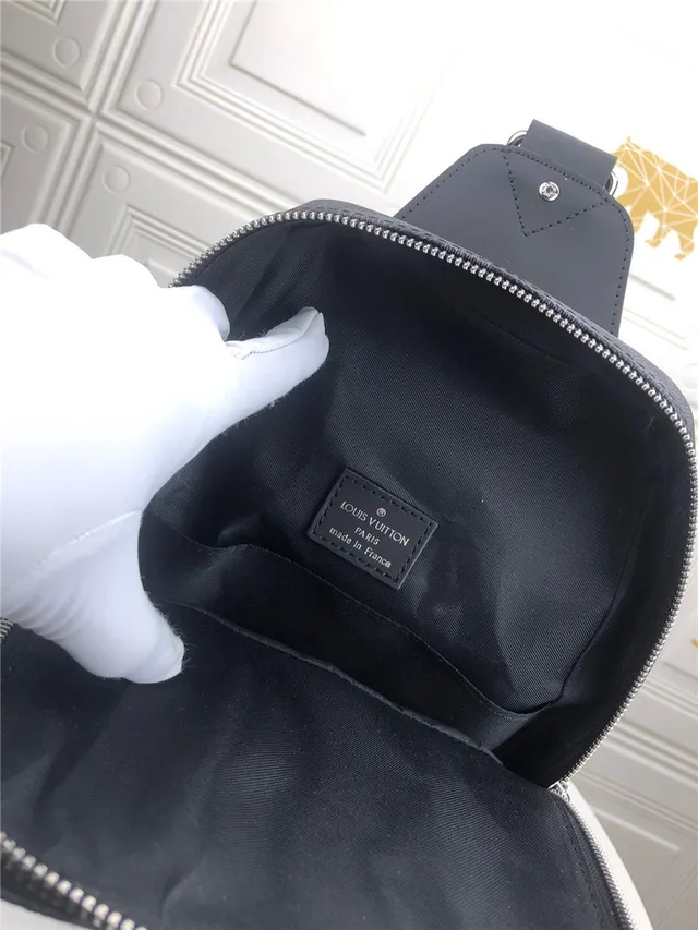 Louis Vuitton Monogram Eclipse Bolsa mensageiro 20