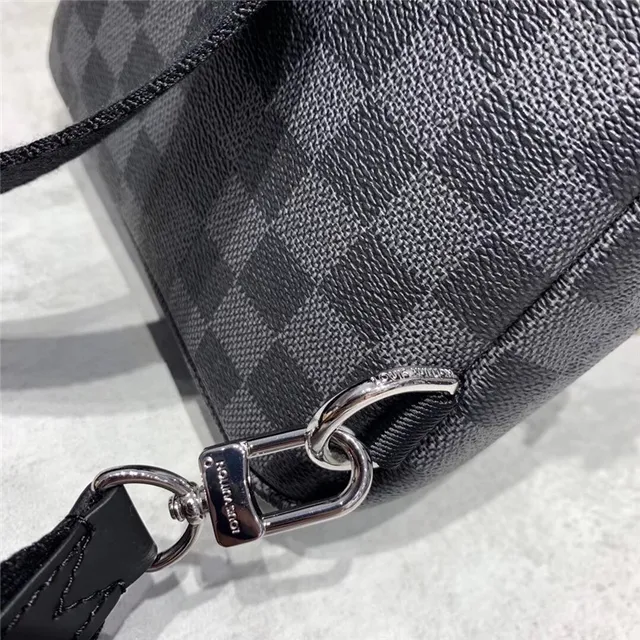 Louis Vuitton Monogram Eclipse Bolsa mensageiro 21