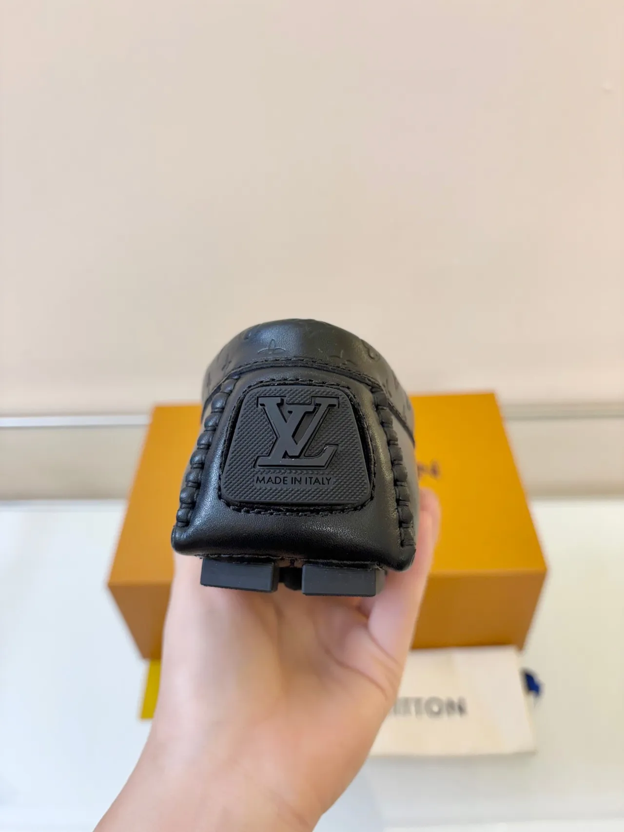 Louis Vuitton مونوغرام-مبروز تسيل لوفر جلد أسود لوفر أمامي متسيل 4