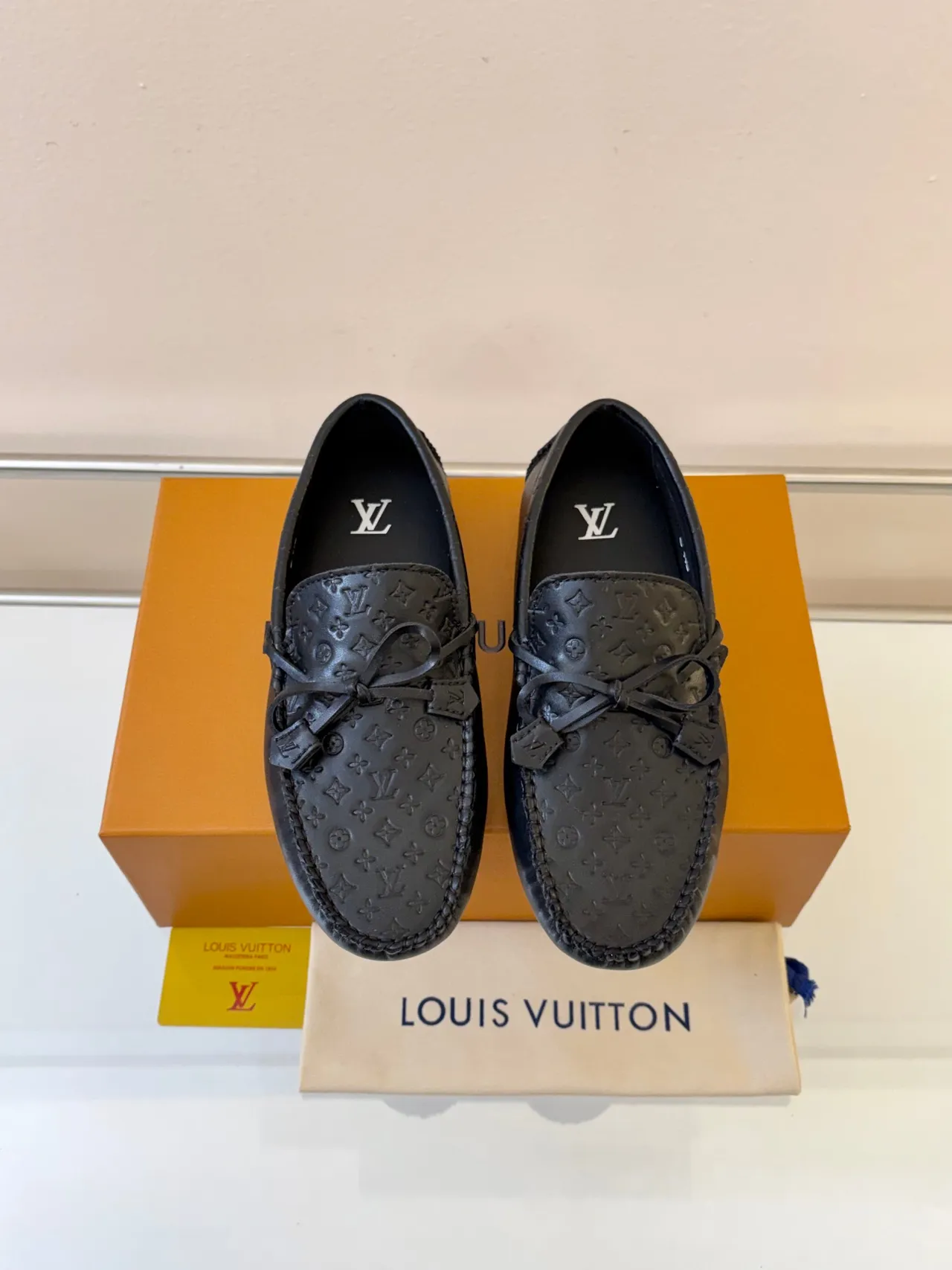 Louis Vuitton مونوغرام-مبروز تسيل لوفر جلد أسود لوفر أمامي متسيل 6