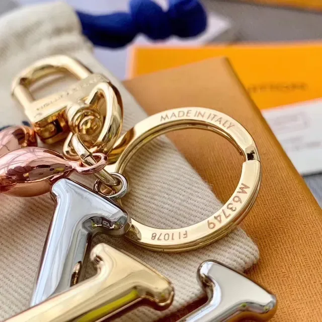 بروش Louis Vuitton Monogram Flower Gold Monogrammed معدني 5