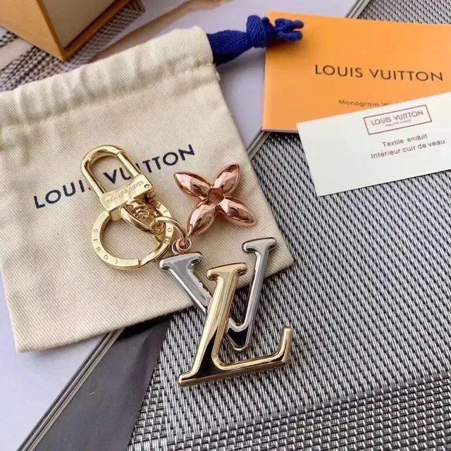 بروش Louis Vuitton Monogram Flower Gold Monogrammed معدني 9