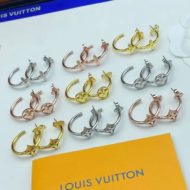 Louis Vuitton Monogram Fleur Or Argent Motif Floral Quatrefoil Boucles d'oreilles en forme de C 2
