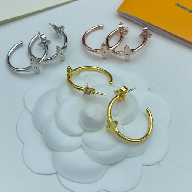 Louis Vuitton Monogram Fleur Or Argent Motif Floral Quatrefoil Boucles d'oreilles en forme de C 4